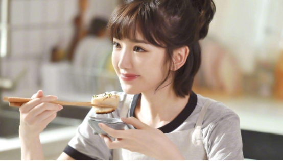 毛晓彤|毛晓彤的新电影宣扬的爱情观，说实话还挺简单的但有点喜欢