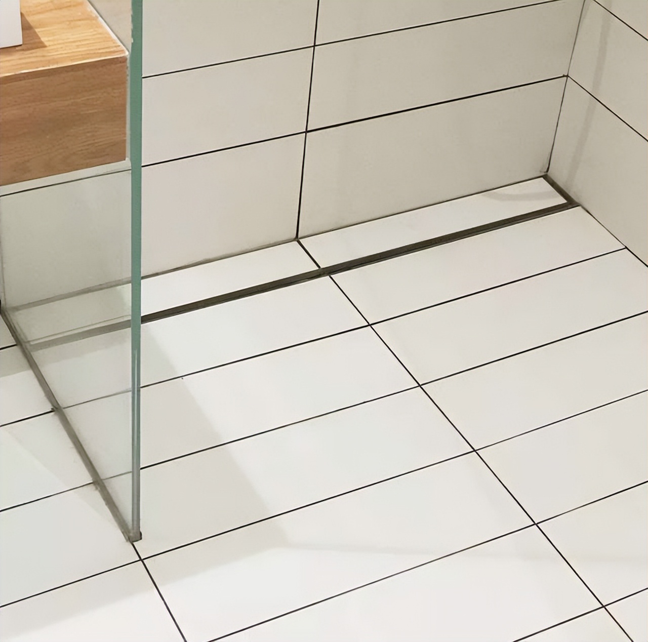 传统地漏已经过时了,聪明人都这样做,下水快还不堵,真有远见