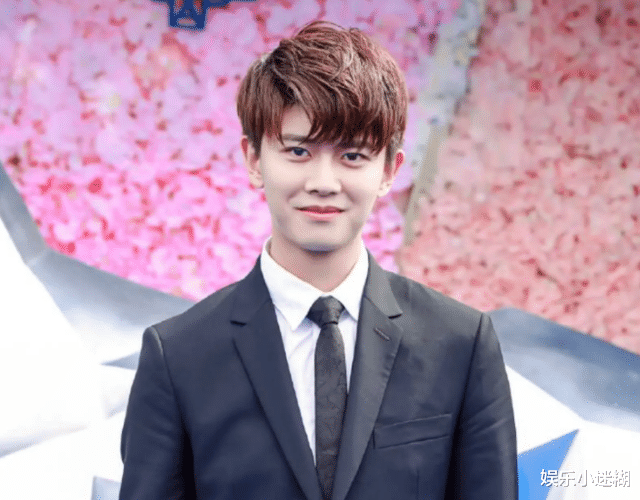 请君|任嘉伦新剧《请君》官宣定档,播出方式引争议,网友:怕谁塌房?