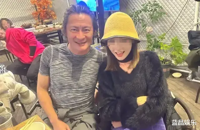 “酒蒙子”景岗山又喝酒了,曾经红透半边天,如何打烂一手好牌?