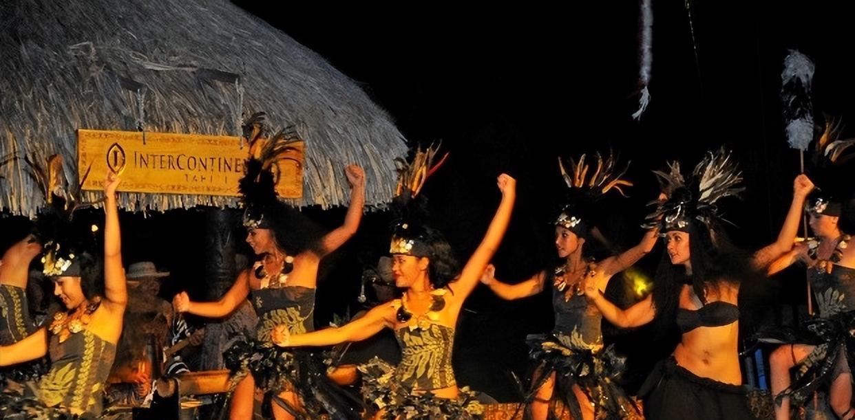 马龙·白兰度|1961年，19岁大溪地混血美女，遇见马龙? 白兰度，做了他43年情人