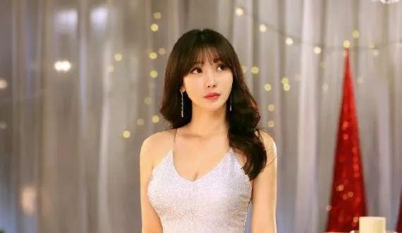 柳岩|性感女神柳岩被“封杀”的背后，让你细思极恐