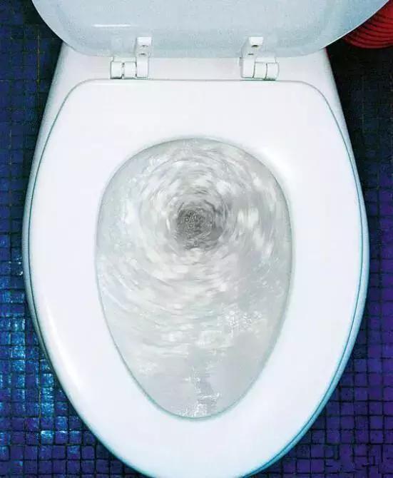 马桶为啥有“两个按钮”?这么简单的问题,却很少有人知道答案!