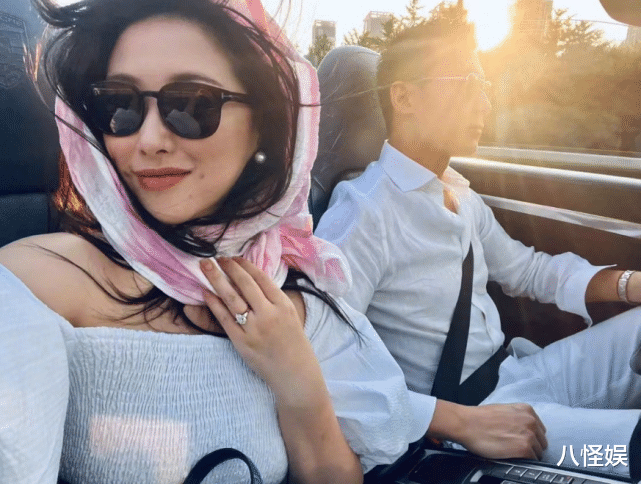 朱珠|朱珠老公晒父女合照,单手抱娃喂奶动作娴熟,王珠宝越长越漂亮