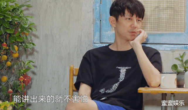 黄磊|50岁的黄磊谈及中年危机,不担心经济压力,张艺兴:是怕失去吗?