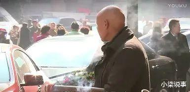 同情完又砸他饭碗,太讽刺了