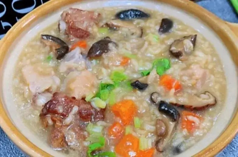 常喝粥人长寿，推荐7款养生粥，清热养肺还护肝，家人常喝身体好