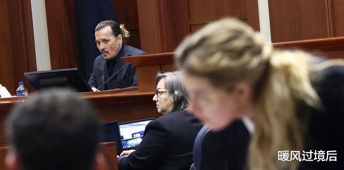 迪丽热巴|德普离婚案闹剧变喜剧，网友为何“一边倒”支持他？