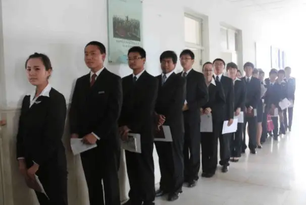 中国国家|如何挑选人生的第一套西装,职场小白看过来!