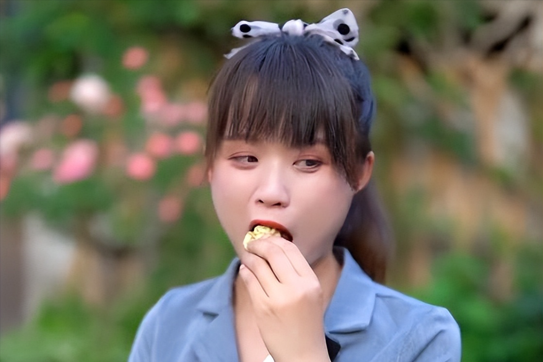 人物设定|坐拥900万粉丝的网红严素，行为不检点，穿JK裙挖菜只是冰山一角