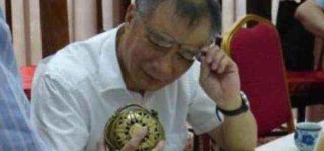 大妈拿“夜明珠”鉴宝,说父亲20年前花三百买的,专家建议上交