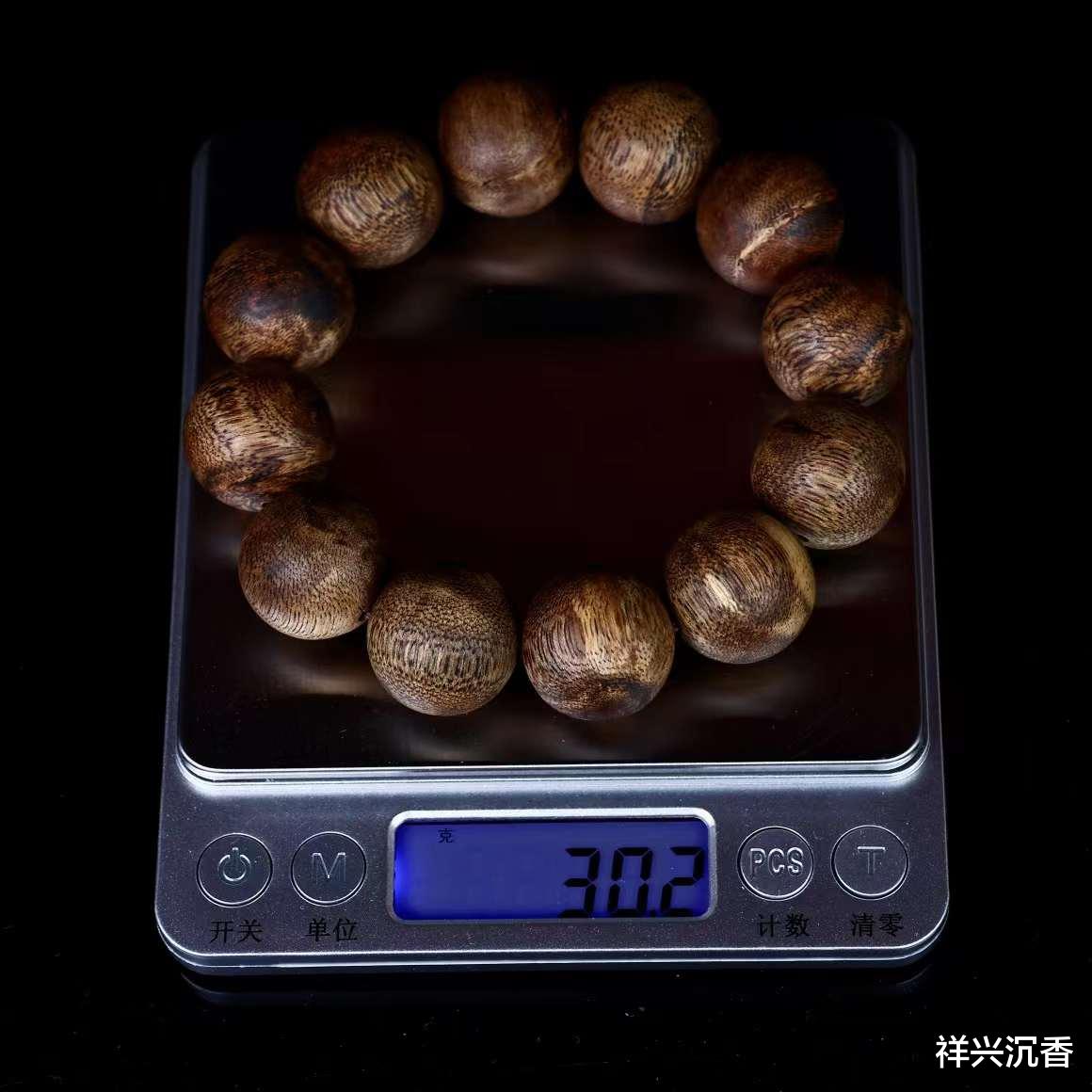 沉香手串|为什么沉香手串难见大尺寸？