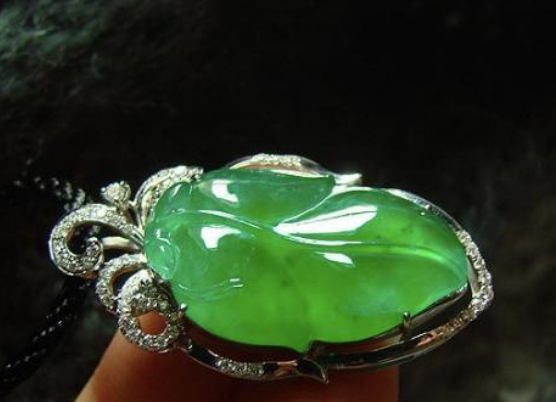 翡翠|哪种翡翠价值更高?颜色千奇百怪,适合自己最重要