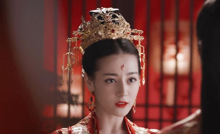 明星 好笑又心疼，明明是花容月貌的女明星，却个个都被离奇造型给坑了