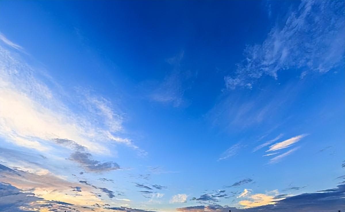 茶卡盐湖|比茶卡盐湖美丽数倍，鲜为人知的“天空之镜”，犹如仙人落笔成画