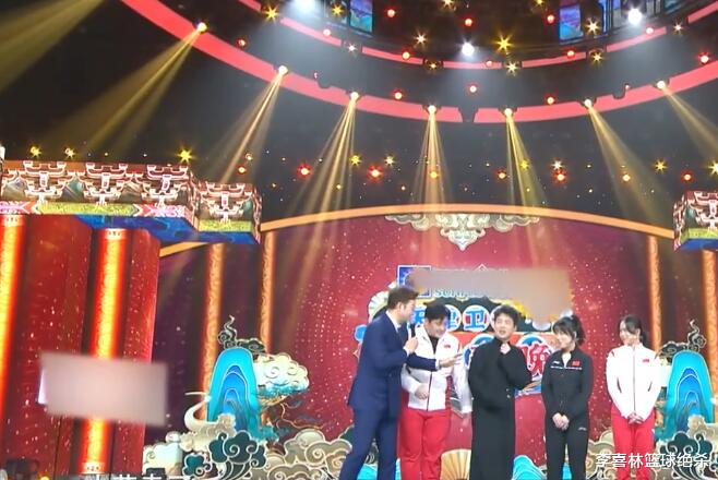 春晚|奥运冠军上各地春晚！孙一文抓福袋全中，杨倩巩立姣同框郭麒麟