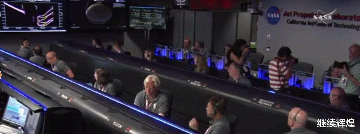 突然变轨300公里!中方卫星技术令美措手不及,NASA总部接到一噩耗
