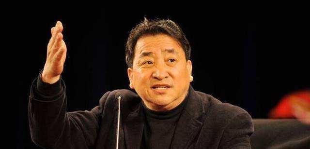 郭德纲|教授孔庆东力挺相声演员郭德纲,也曾直言姜昆“说学逗唱”都不行