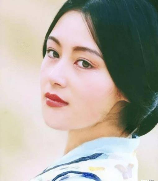 陈红|她凭什么被称为“大陆第一美人”？看看年轻时候照片，惊艳了时光