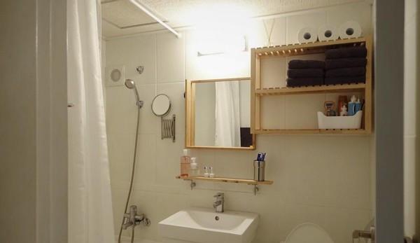 50小户坚持“不要客厅，不买沙发”，挤出个大书房，都夸有远见