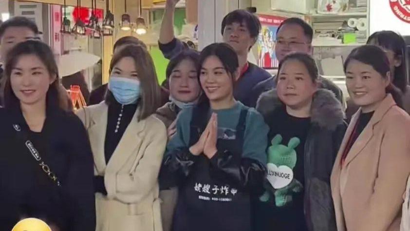 婚变|樊小慧，婚变半月后，露面了，人变瘦了笑得很开心，称已在走离婚程序