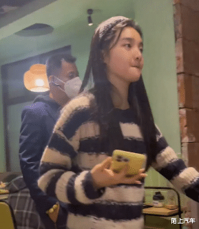 王思聪|王思聪入住万达酒店总统套房,还带着3个女友一起