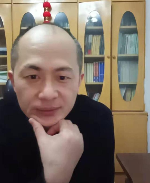 律师|潘克：往前走必有曙光！李圣直播喝椰汁，谢律师输掉官司才显正义