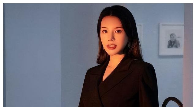 余晚晚|余晚晚:LV太子帮提裙摆,豪宅7小时逛不完,刘嘉玲心甘情愿让C位