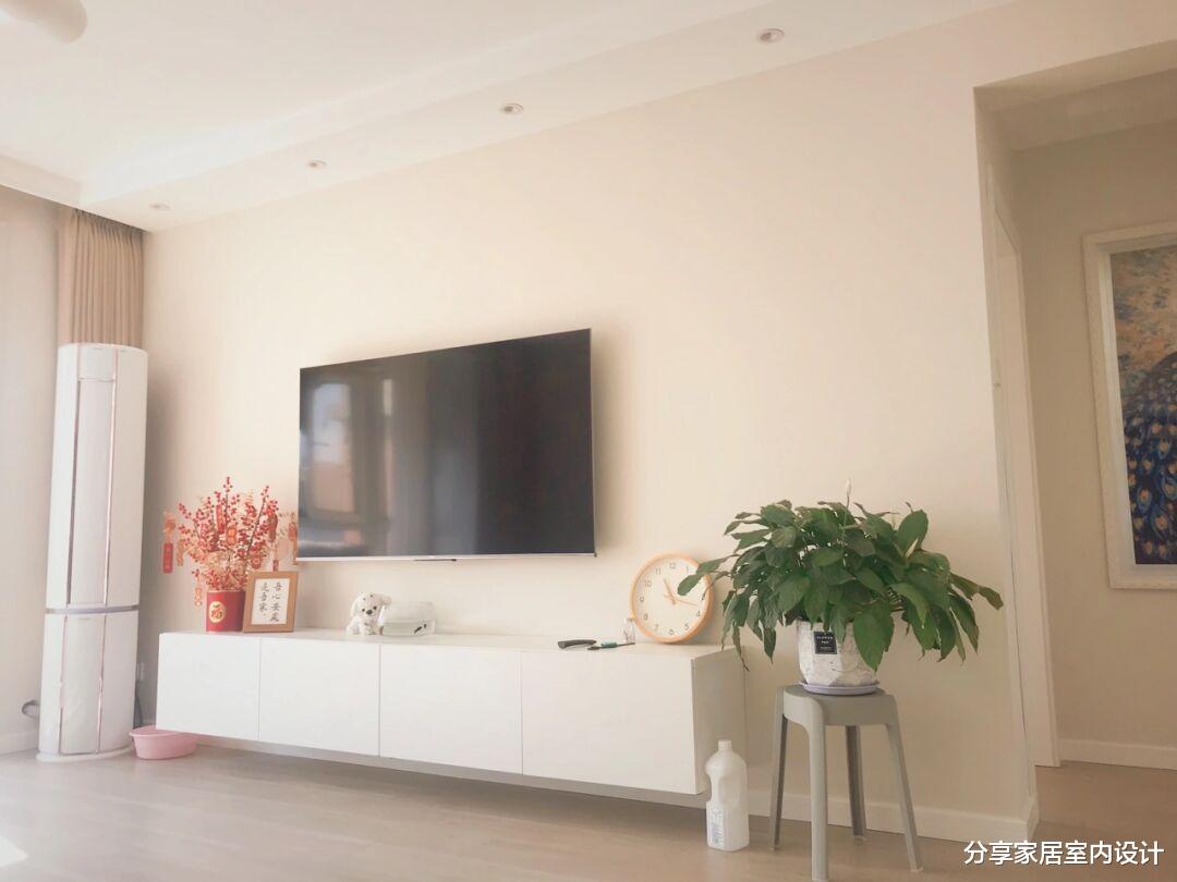 一家三口乔迁入住，全屋极简装修，电视墙不做造型太喜欢了！