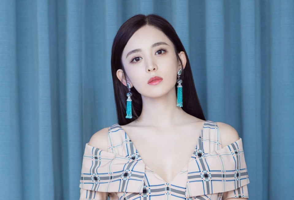 古力娜扎|古力娜扎拒绝星爷选择胡歌,靠张翰走红后,为何如今不温不火?