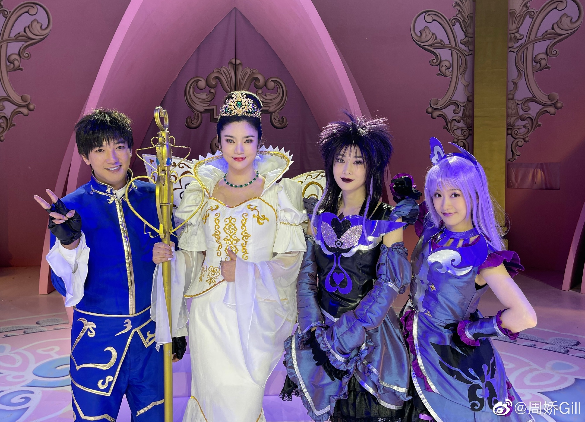 周娇|甜！35岁“黑魔仙小月”嫁小10岁导演男友，民政局领证现场照曝光