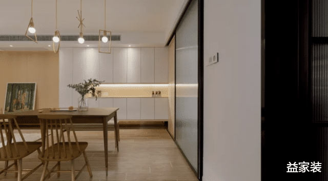 收纳达人的100平新家，处处都有收纳柜，进屋才知：和想象中不符