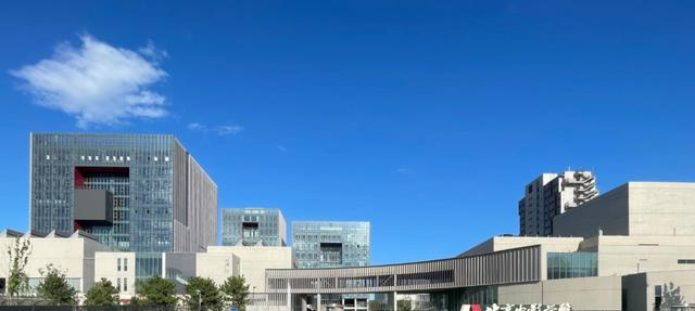 私照|北电导演被曝骚扰女同学,拍摄私照涉及百名女生,学校已开始调查