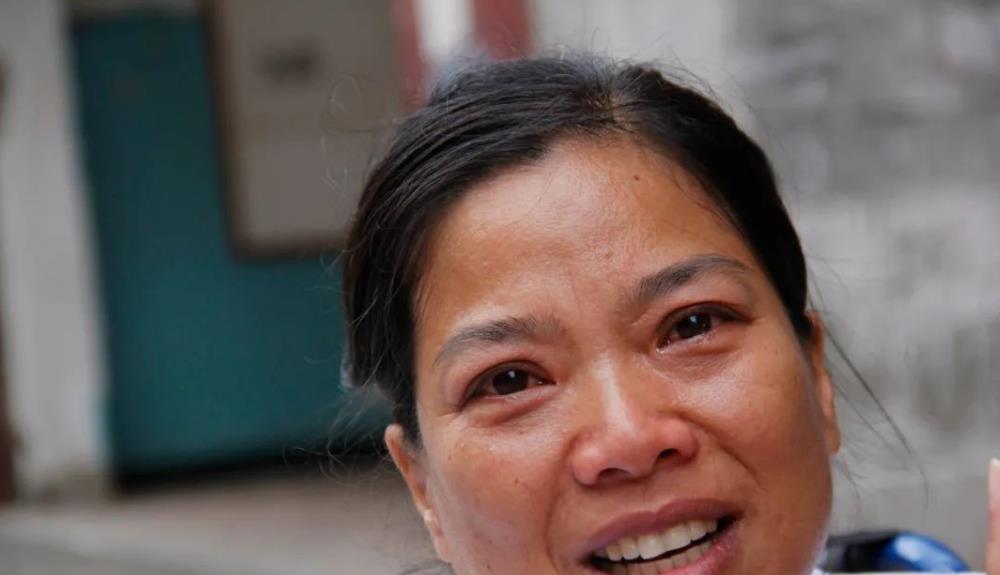 云南残疾女子嫁高龄丈夫,41岁冒死生娃,孩子出生后她后悔了