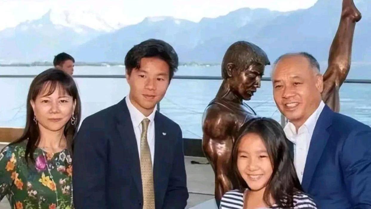 李宁|豪门千金亮相！李宁17岁女儿自带贵族气质，网友：未来继承家业