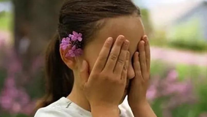 2021年四川女子起夜，发现丈夫在12岁继女屋中，愤怒下将丈夫打死