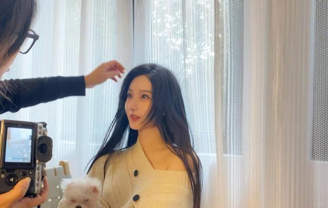 都美竹|都美竹晒生活美照,遭到黑粉讽刺,霸气回怼:这是我的正常生活