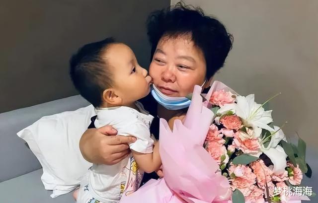 |熊磊发文感叹母爱，熊妈腰部受伤，还给她洗衣做饭，网友：没良心