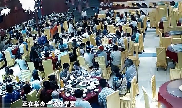 重庆升学宴变悲剧!被告7人抗议“我无罪”,男人的死谁该负责?