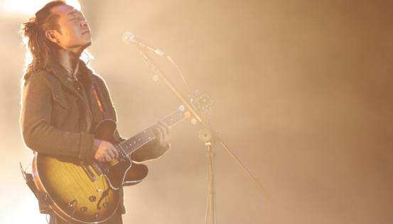 喧闹城市中的隐者，低调的音乐巨星许巍