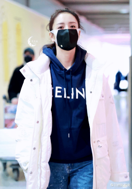 佟丽娅|38岁佟丽娅越穿越保守了，卫衣叠穿羽绒服，造型看着就很保暖