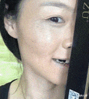 夏侯惇 “睡觉的兄弟，胳膊都压紫了，醒来肯定很爽吧？”