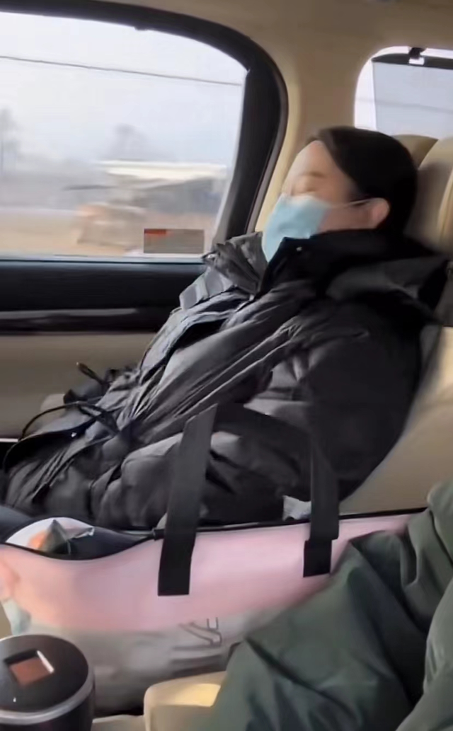 小鹏飞|丫蛋现身医院产检！肚大如箩疑怀三胎，二婚老公喊话儿子激动难掩