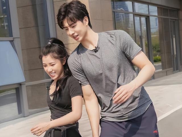 王诗玥|老夫老妻！柳鑫宇：诗玥老是喜欢买买买，王诗玥：他天天就爱唠叨