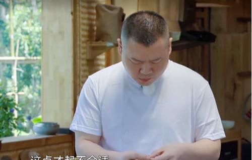 岳云鹏|岳云鹏在综艺里的表现：笑别人身高，说素人工作十年还坐公交