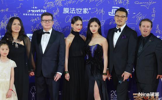 昆凌|昆凌这次真下功夫,产后4月穿露脐装公开露面曲线完美,不愧是周杰伦的菜