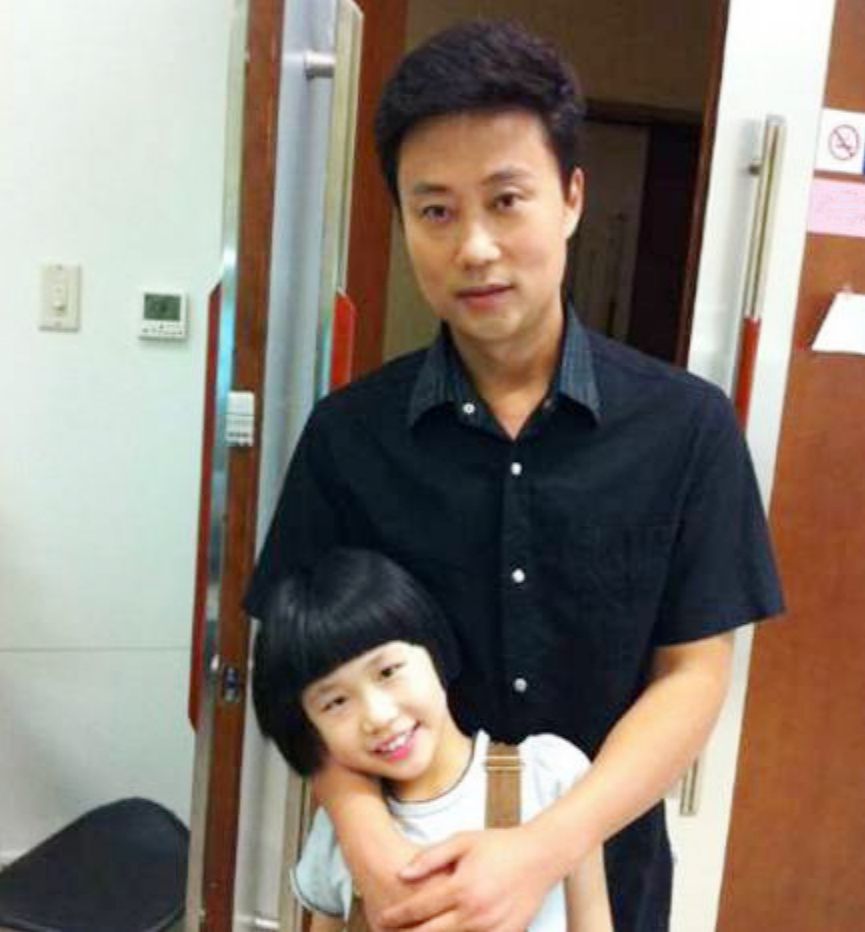 女孩|耿为华:被小14岁娇妻倒追,15年后被抛弃,离婚时和女儿抱头痛哭