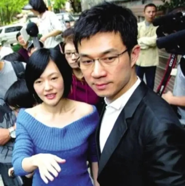 许雅钧|小S曾承认老公有外遇，对方身份被扒是90后，比许雅钧小26岁