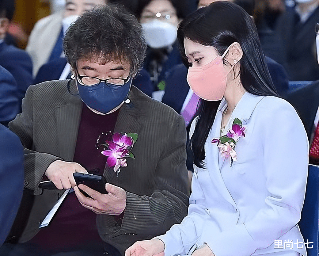 张娜拉|41岁张娜拉近照曝光,娃娃脸化淡妆年轻似18岁,一身婴儿蓝好嫩