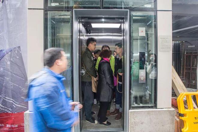 老小区改造装电梯,费用的分摊成为难题,为啥住户会为此“翻脸”